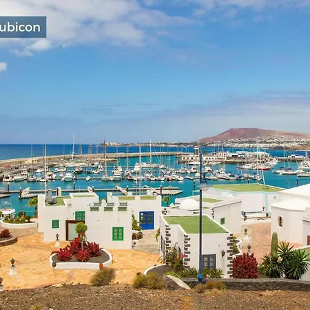 Acomari بلايا بلانكا